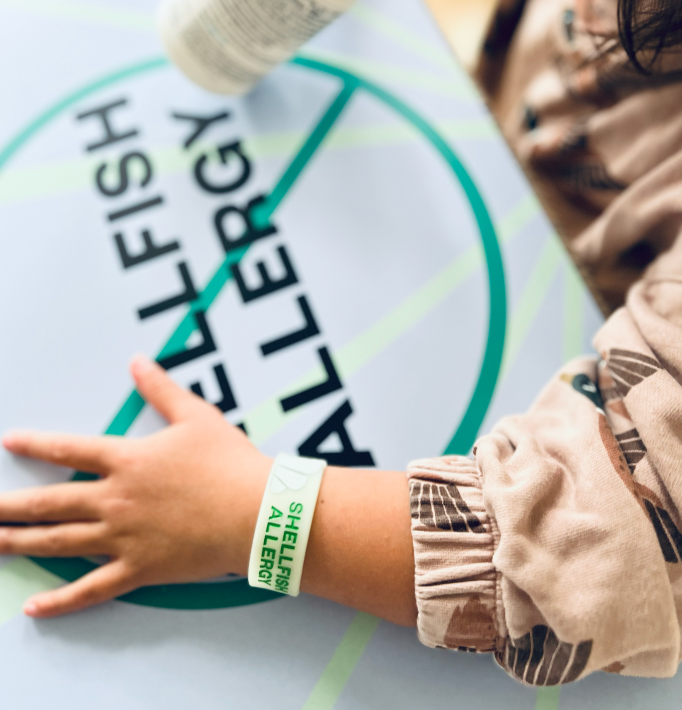 Shellfish Allergy Wristband (glows in the dark!)