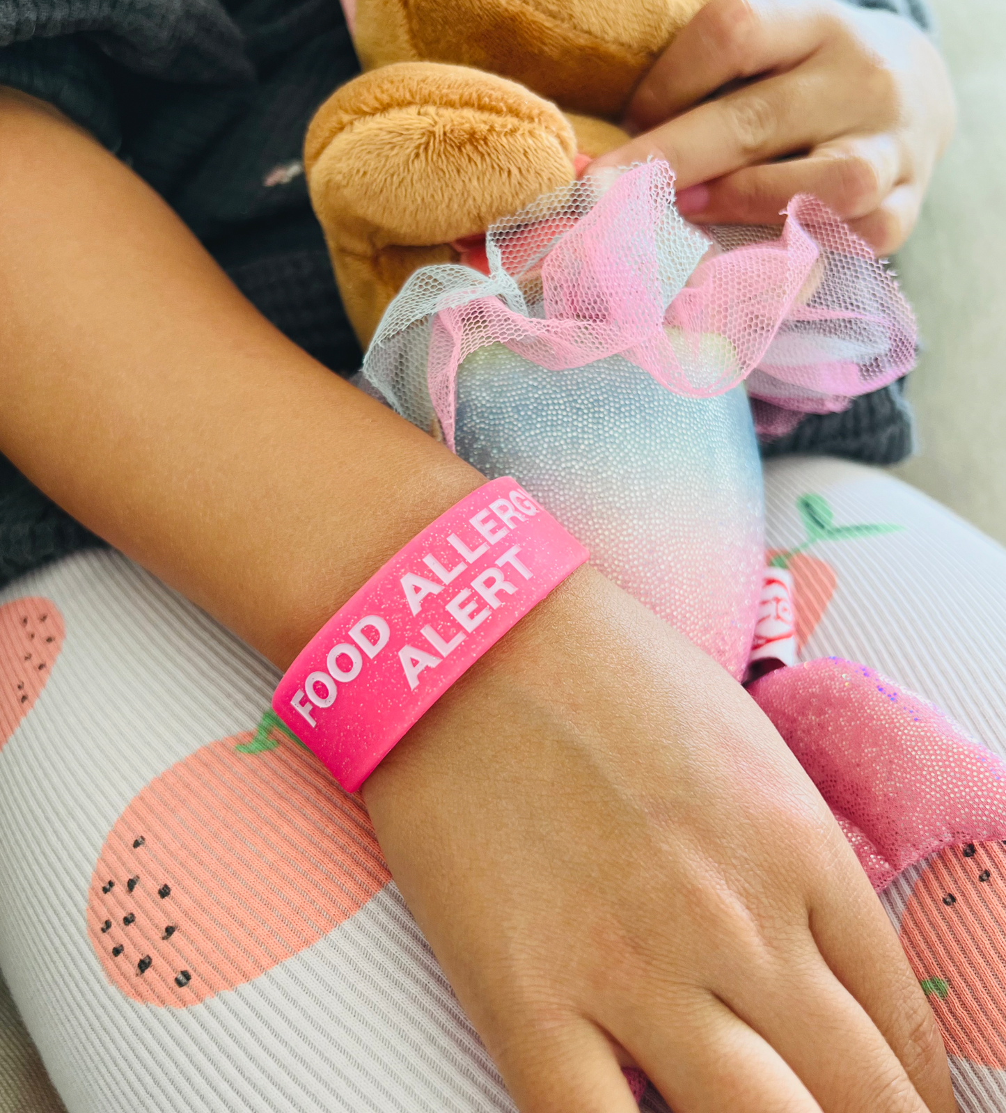 Food Allergy Alert Wristband (glitter pink)